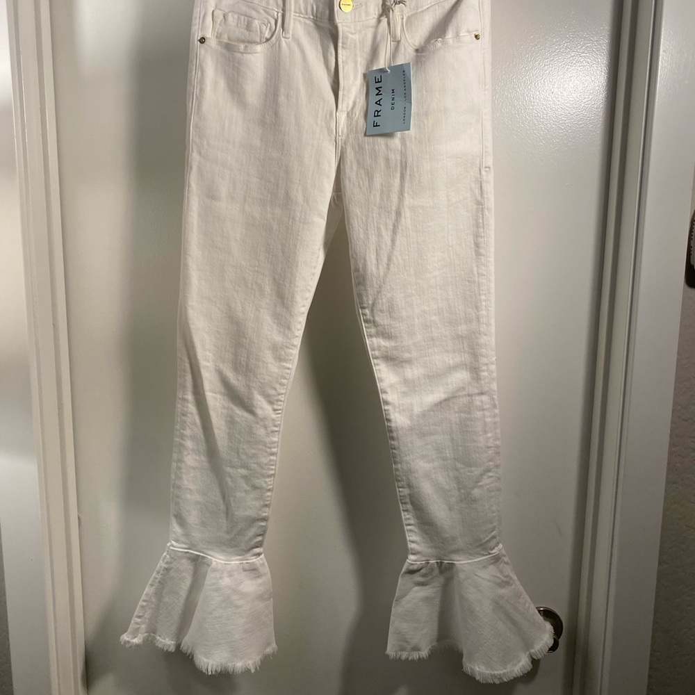 FRAME LE SKINNY DE JEANNE WHITE WITH LITTLE FLARE AT BOTTOM SIZE 28 NWT